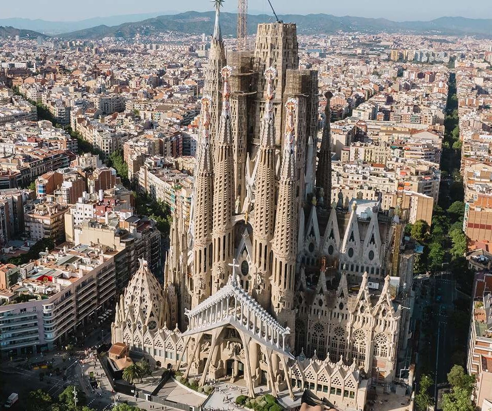 Encuentro de pacientes, familias y profesionales sanitarios en la Sagrada Familia de Barcelona